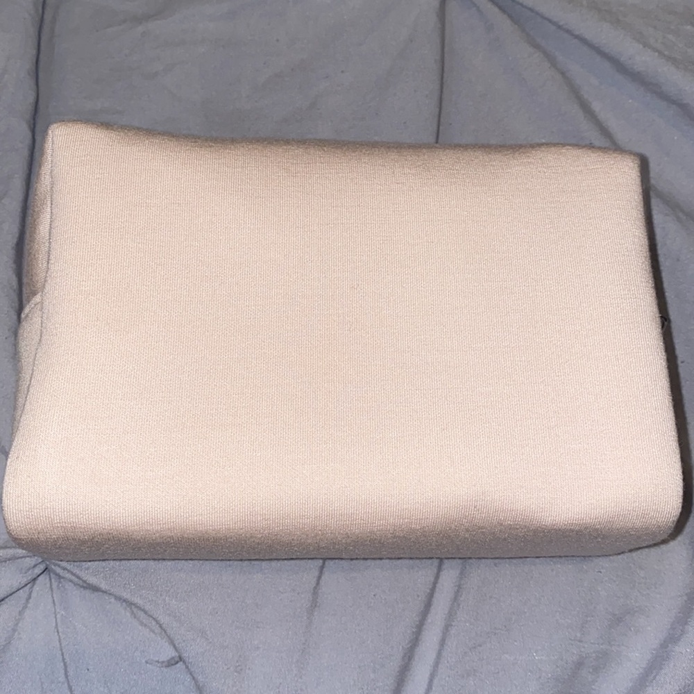 NWOT Cream Dior Cosmetic Pouch W/ Box Size 6x4x2 - Picture 6 of 9